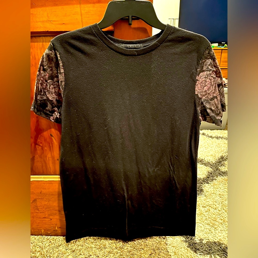 Men’s forever 21 floral short sleeve tee